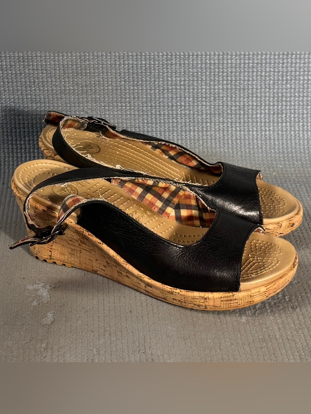 Crocs‎ A Leigh Black Leather Slingback Cork Wedge Sandals Women’s Size 7